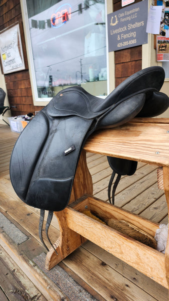 17" Wintec Pro Dressage Saddle