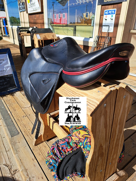 18" Stubben Phantom Jumping Saddle