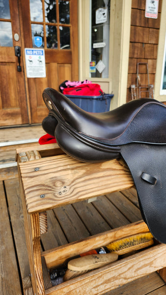 15.5" Connect By Frnak Baines Jump Saddle