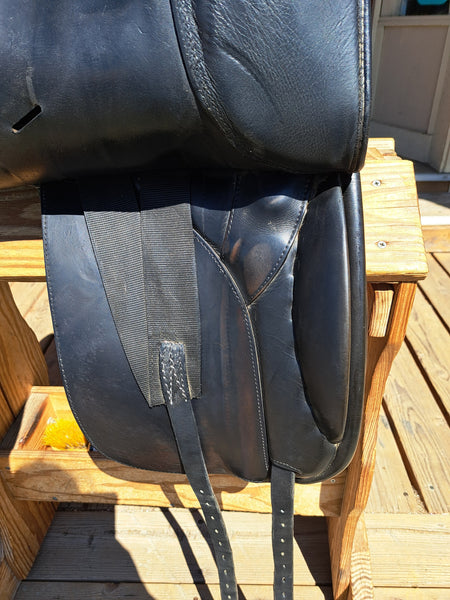 17.5" Karl Niedersuss Symphonie Dressage Saddle