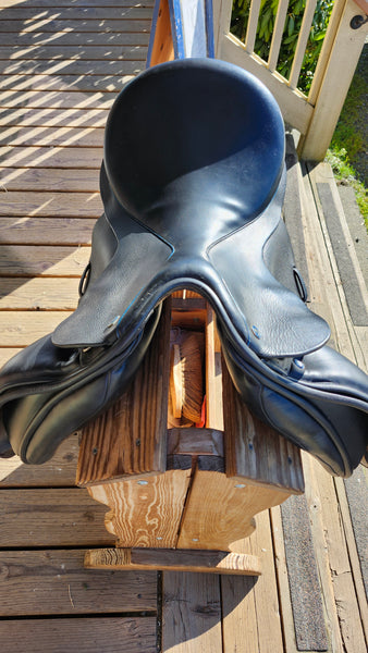 17.5" Hastilow & Sons Supreme Dressage Saddle