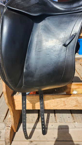 17" L'Apogee 2DL Dressage Saddle