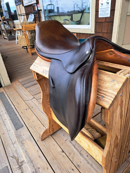 17.5" Macel Sellier Close Contact Jumping Saddle