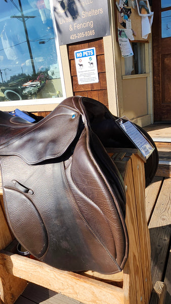 17.5" Stubben Genesis CS De Luxe Jump Saddle