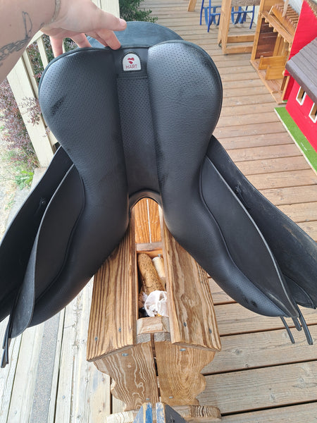 17" Wintec 2000 All Purpose English Saddle