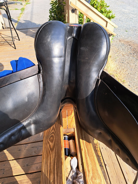 18" Hastilow Concept Dressage Saddle