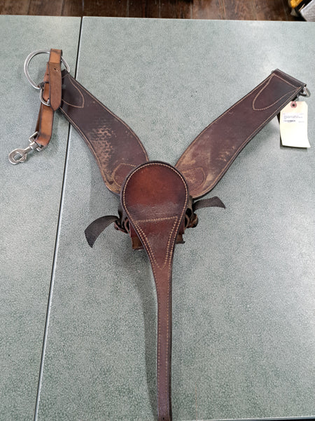 Sharp Breast Collar W/ Flashlight Attatchment