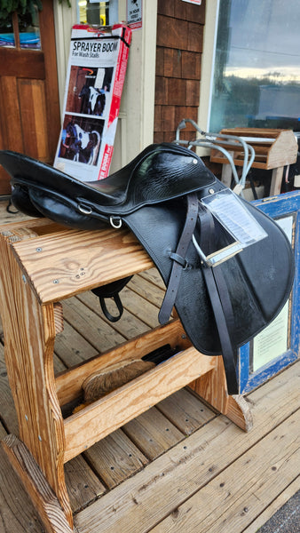 17.5" Courbette Luxor Dressage Saddle
