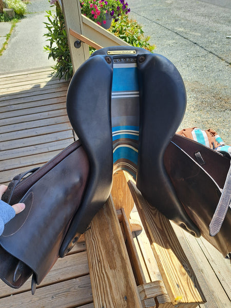 17" Voltaire Palm Beach Jump Saddle