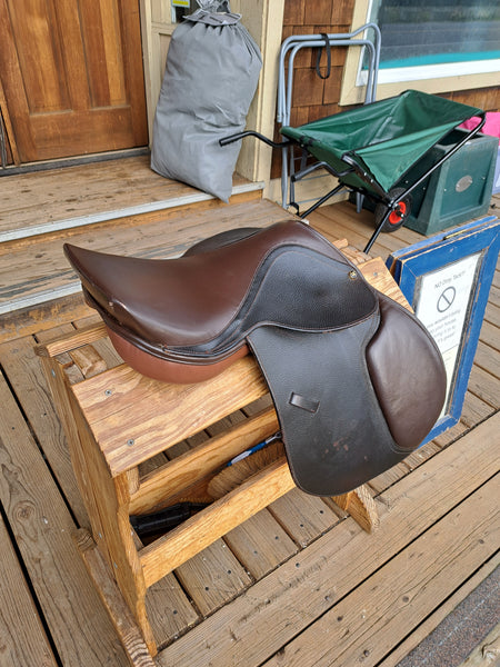 17.5" Regency Close Contact Saddle