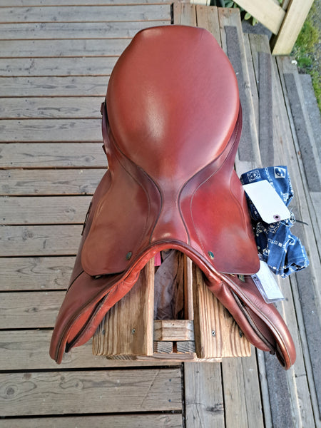 ON TRIAL 17" Stubben Edelweiss Close Contact Jump Saddle