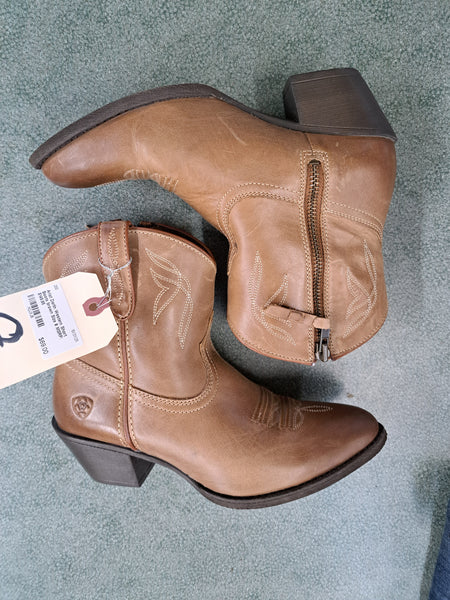 Size 8 Ariat Darlin Ankle Boots