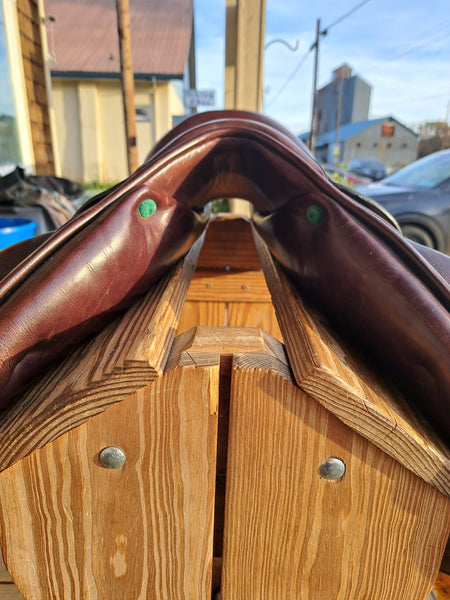 17" Amerigo Vega Close Contact Saddle