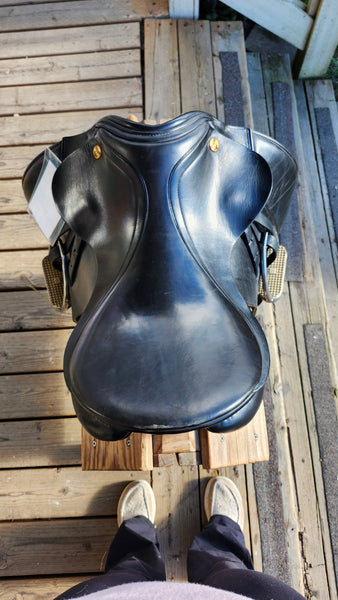17.5" Karl Niedersuss Symphonie Dressage Saddle