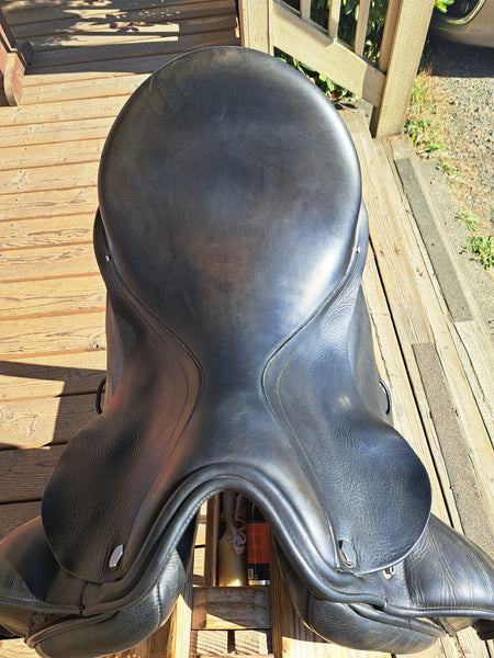 17.5" Albion Platinum Ultima Dressage Saddle