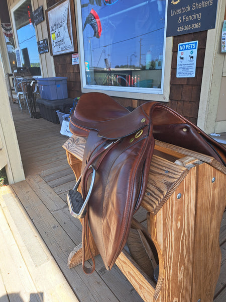 17.5" Collegiate Parfaire Close Contact Jump Saddle