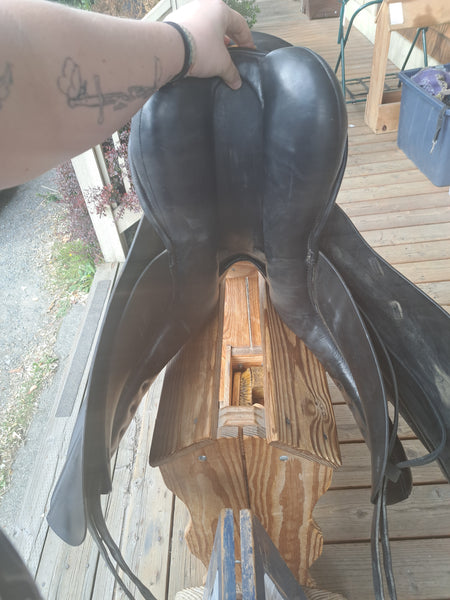 17" Zaldi New Kent Dressage Saddle