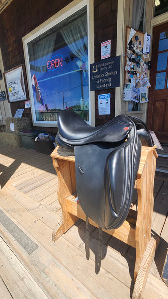 18" Kent & Masters High Wither Dressage Saddle