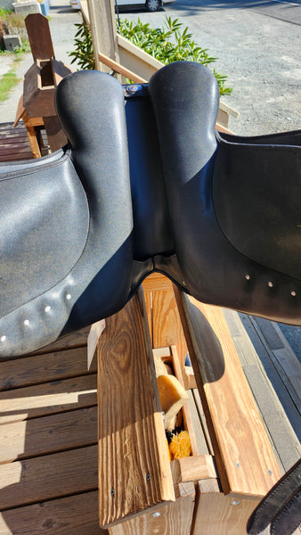 17" Wintec Isabell Werth Dressage Saddle