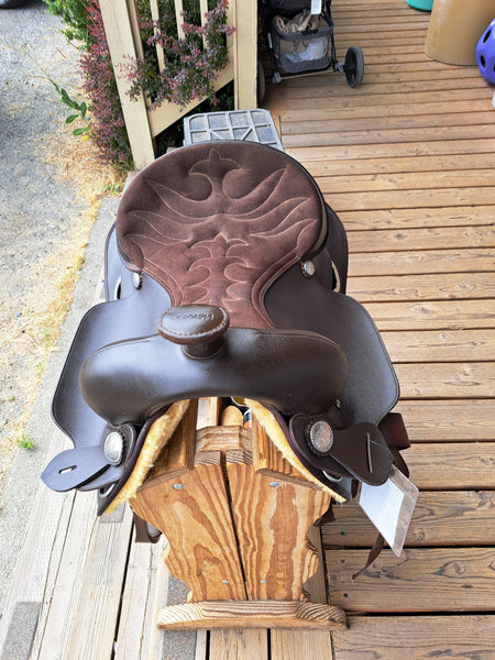 15" Wintec Synthetic Western Saddle