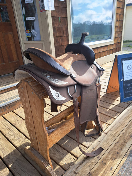 16" Synthetic Western Trail Saddle