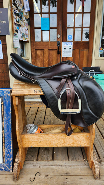18" Courbette Vision Extra Jumping Saddle