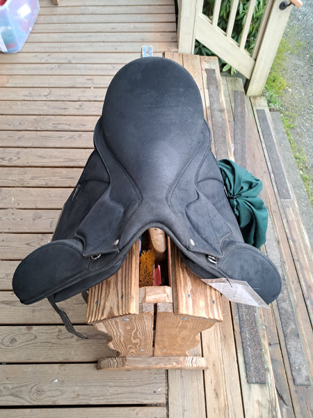 18" Wintec Pro Contourbloc Dressage Saddle