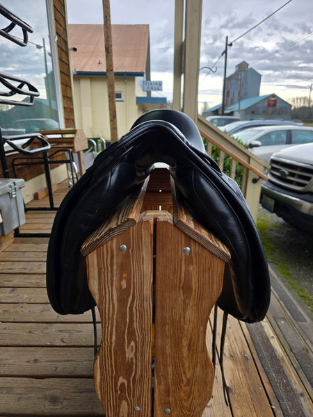17.5" Kent & Masters MDM Dressage Saddle