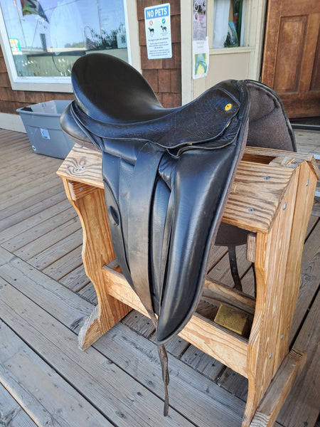 18" Black Country Vinici Monoflap Dressage Saddle