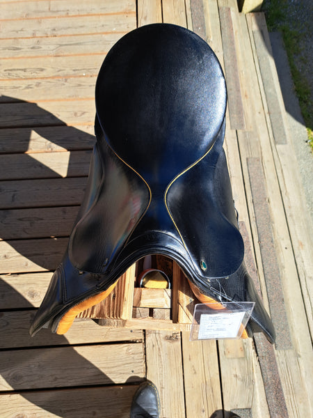 17" Stubben Siegfried VSD Dressage Saddle