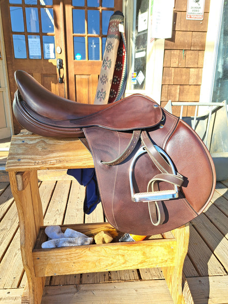 19" Frank Baines Reflex Close Contact Jump Saddle