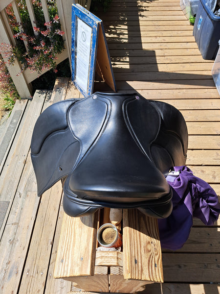 17.5" Cavaletti Dressage Saddle
