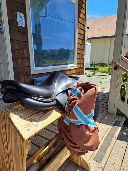 17" Voltaire Palm Beach Jump Saddle