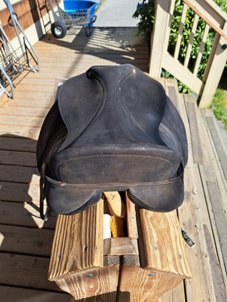 16" Wintec Isabell Dressage Saddle