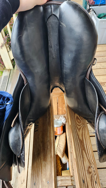 18" Courbette Vision Extra Jumping Saddle