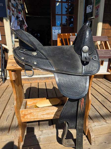 17" Hilason Treeless Barrel Racing Saddle