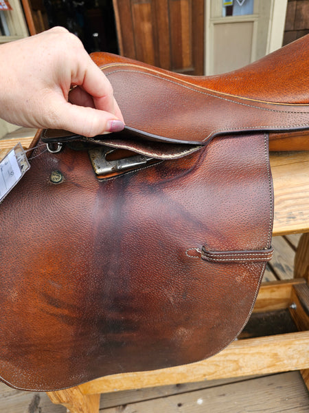 16.5" Beval "The Devon" 2000 close contact jump saddle