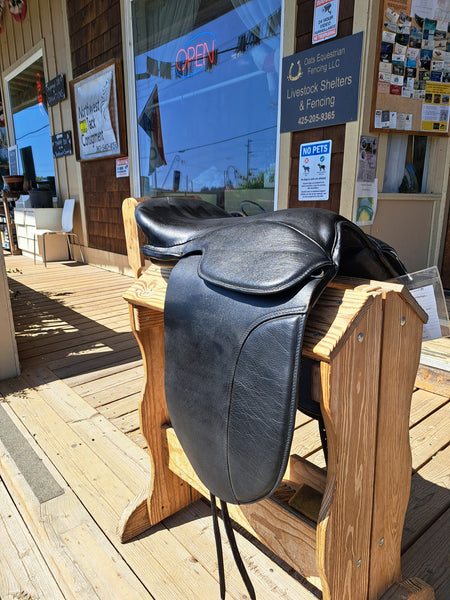 20" Treeless Dressage Saddle
