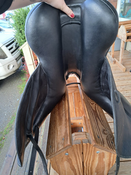 18"  Custom Saddlery Icon Star Dressage Saddle