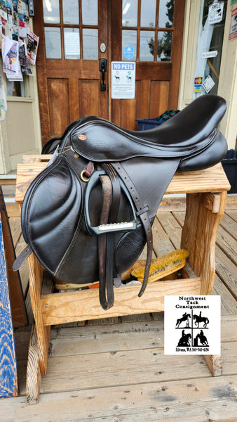 17.5" Kent & Masters Jump Saddle