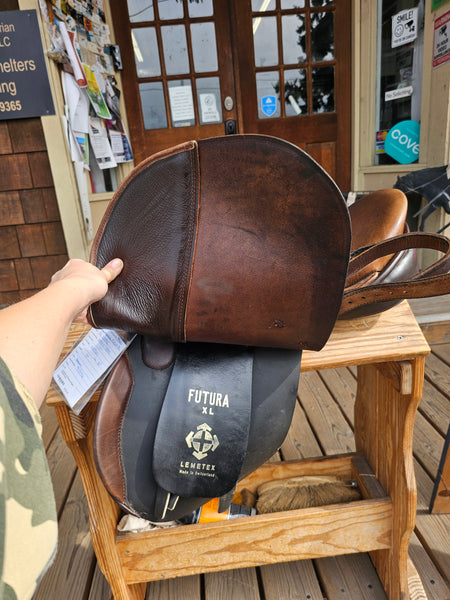 17" Courbette Futura XL All Purpose Saddle