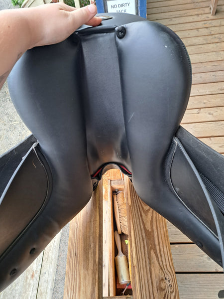 17.5" Tekna S-Line Synthetic Dressage Saddle