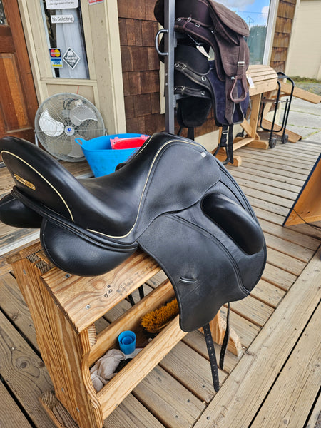 17.5" Custom Saddlery Wolfgang Gemini R Monoflap Dressage Saddle