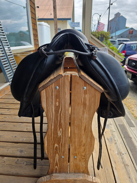 17.5" Custom Saddlery Icon Flight Monoflap Dressage Saddle