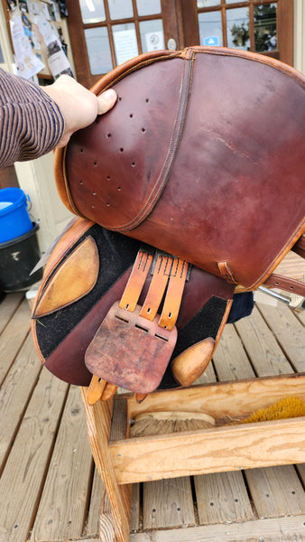 17.5" Crosby Close Contact Jump Saddle
