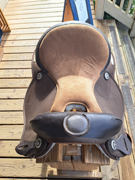 16" Synthetic Western Trail Saddle