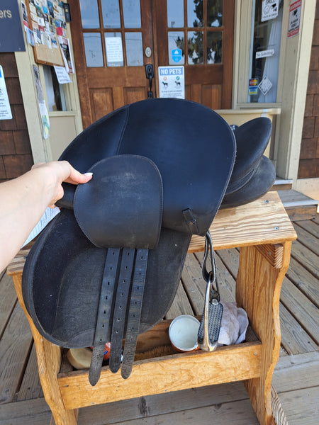 17" Wintec 2000 All Purpose English Saddle