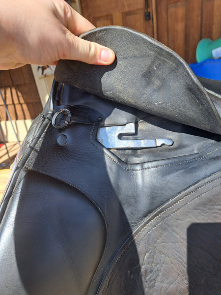 18" County Saddlery Connection Dressage Saddle