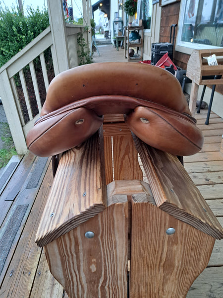 17.5" Antares Close Contact Jump Saddle