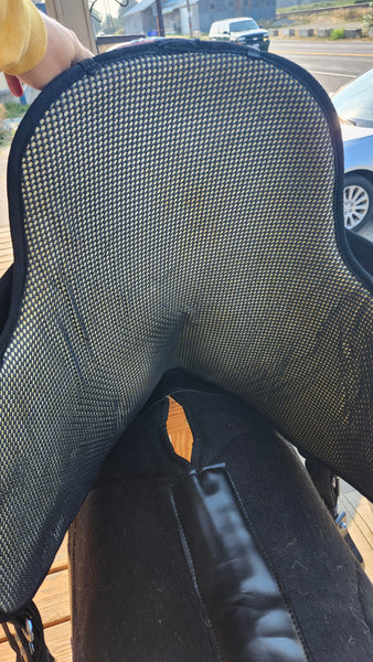 Tough 1 Soft saddle with stirups and pad